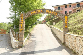 Отель Pietrabianca Country House  Манокальцати